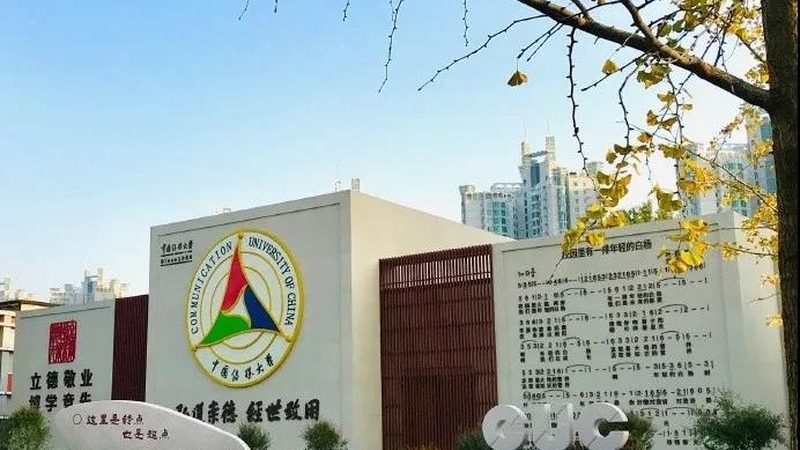 选择加盟品牌时，首先要关注其品牌实力和口碑。一家有实力的品牌通常具备以下特点：